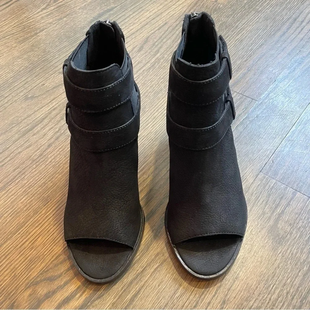 EILEEN FISHER List Nubuck Peep Toe Bootie Leather size 5